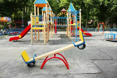 renkli oyun parkı alanında