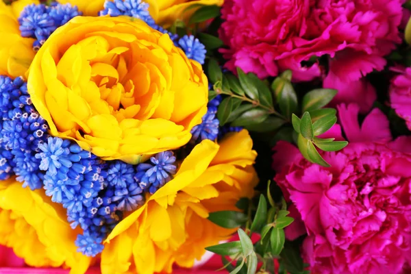 Состав со свежими весенними цветами, крупным планом — стоковое фото