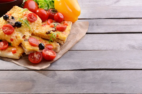 Delicious homemade pizza on table close-up — Stock Photo, Image