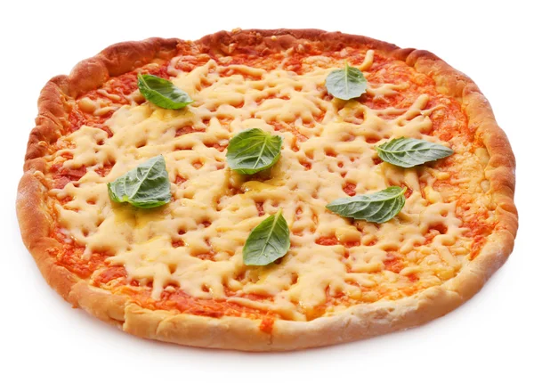 Kaas pizza met basilicum close-up — Stockfoto