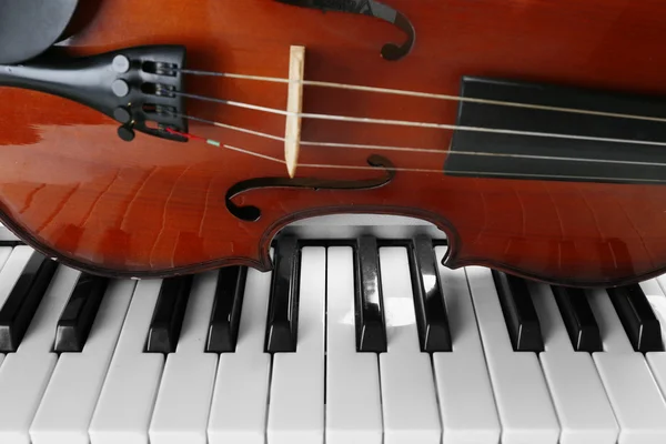 Violino e pianoforte da vicino — Foto Stock