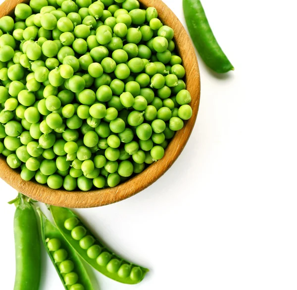 Fresh green peas in bowl isolated on white — Stock Photo, Image