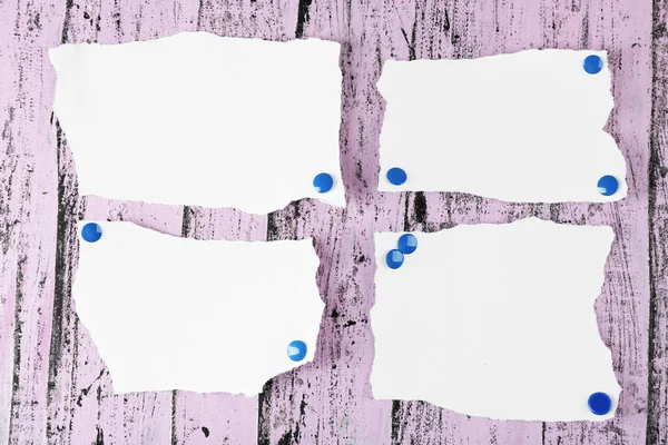 White pieces of paper attached on purple wooden background — Stock Photo, Image