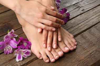 Spa pedikür yordamda kadın ayakları