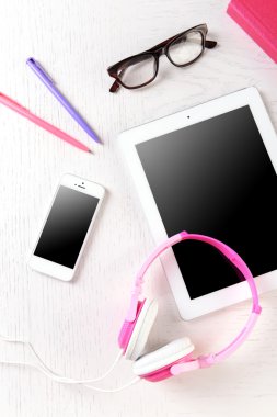 Kulaklık ve diğer aygıtlarda tezgah, portre