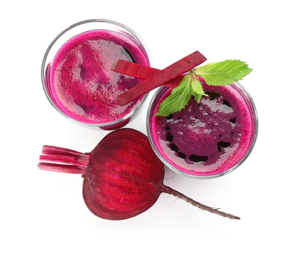 Fresh beet juice isolated on white — Stock Photo, Image