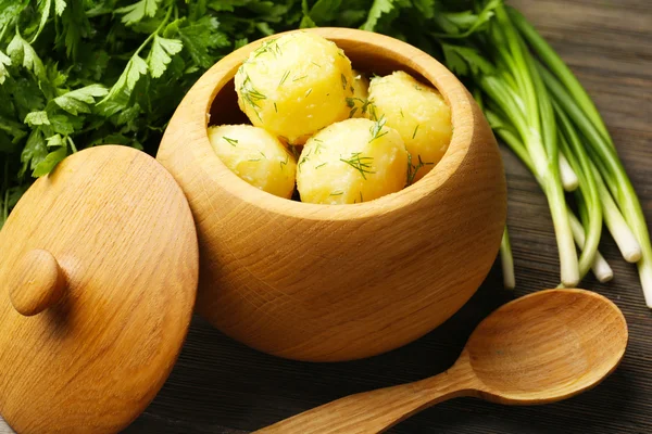 Boiled potatoes with dill in pot on table close up — Stock Photo, Image