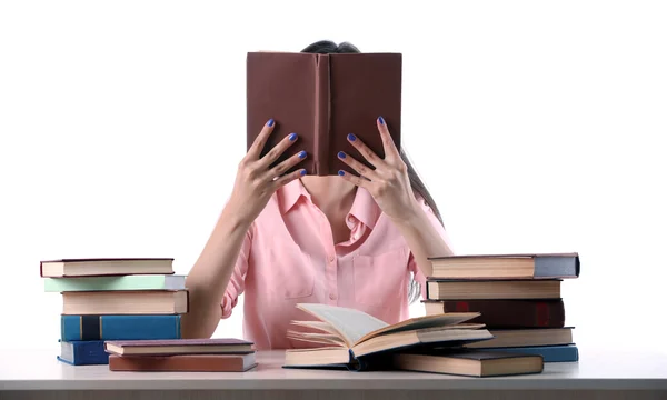 Junges Mädchen liest Buch isoliert auf weiß — Stockfoto