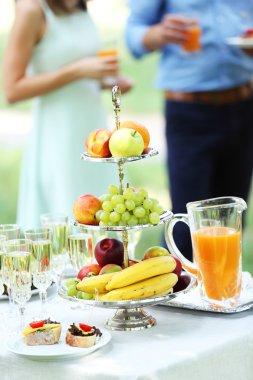 Kahve ve öğle yemeği ofisinde Bahçe kır