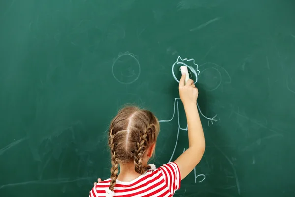 Meisje Puttend Uit Blackboard Close — Stockfoto