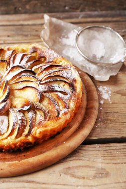 Ev yapımı elmalı turta.