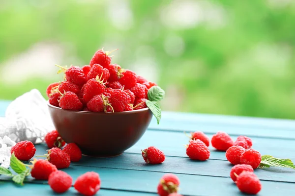 Fresh raspberries on wooden table — Stock Photo, Image