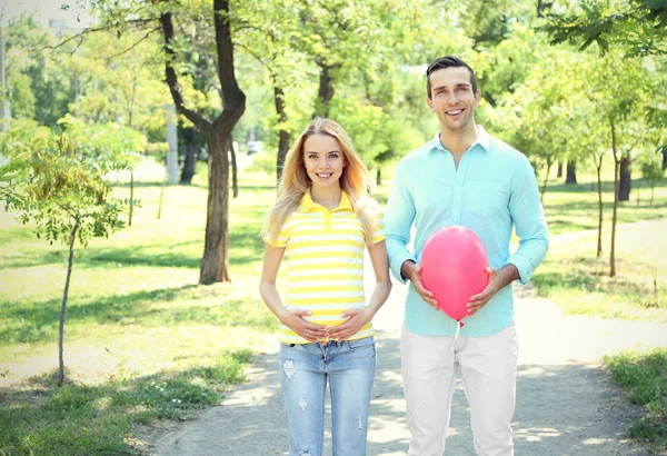 Young pregnant woman with husband — Stock Photo, Image