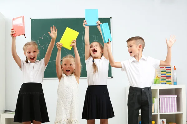 Portret van gelukkig klasgenoten — Stockfoto