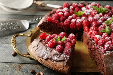 Kek çikolata sır ve ahududu