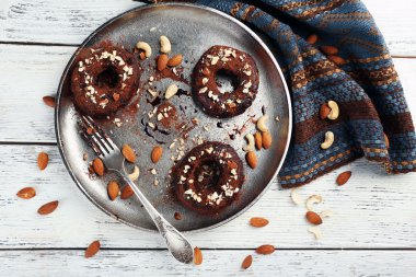 Çikolata sosu ile lezzetli çörekler  