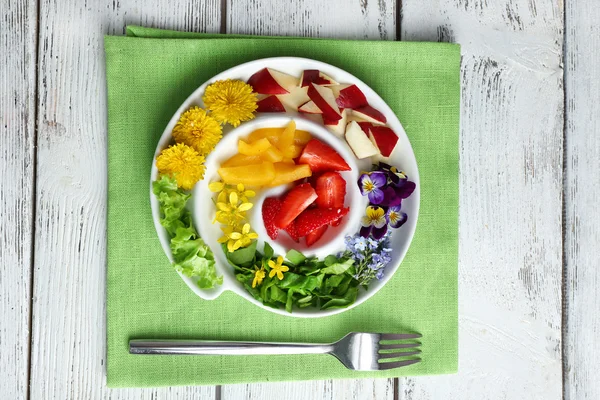 Легкий органический салат с цветами, закрыть — стоковое фото