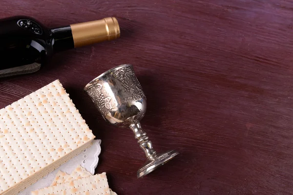 Matzo for Passover and wine — Stock Photo, Image
