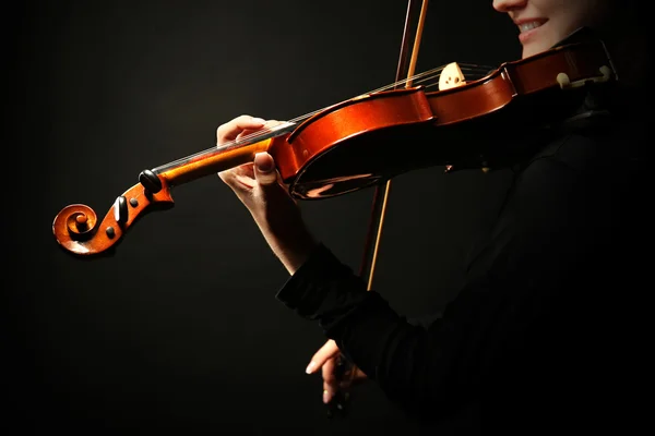 Βιολιστής παίζει βιολί — Φωτογραφία Αρχείου