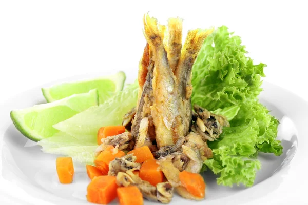 Fried small fish with lettuce and lime on plate close up — Stock Photo, Image