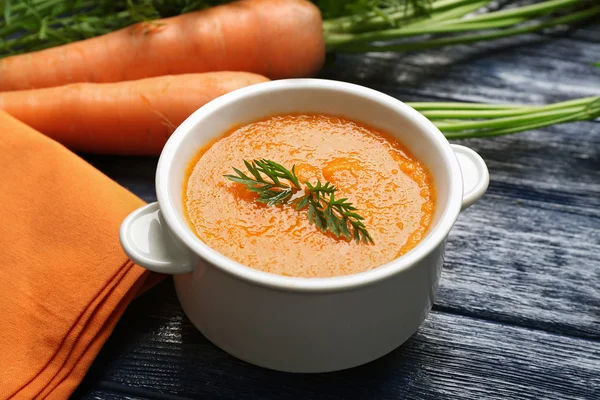 Sopa de creme de cenoura com legumes — Fotografia de Stock