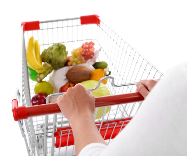 Mujer joven con carrito de compras — Foto de Stock