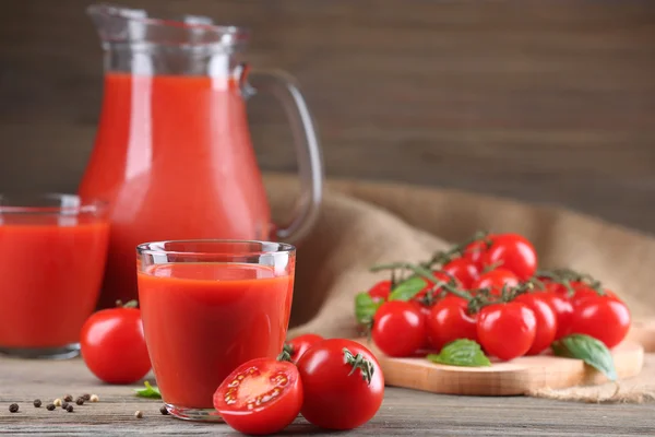 Vasos de jugo de tomate — Foto de Stock