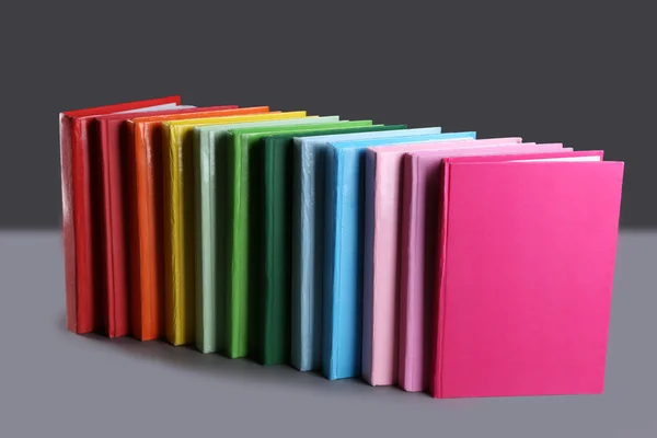 Livros coloridos de perto — Fotografia de Stock