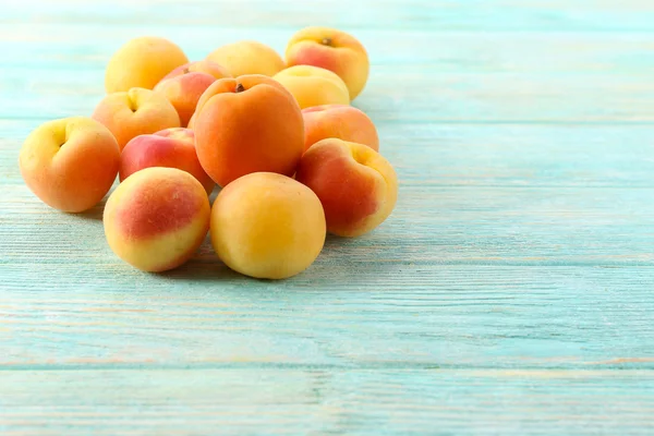 Ripe apricots close up — Stock Photo, Image