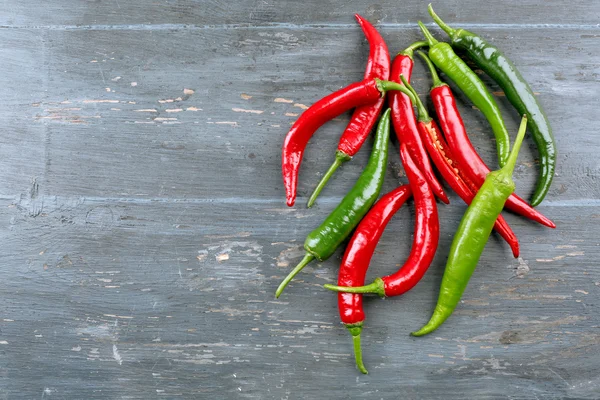 Hete pepers op tafel — Stockfoto