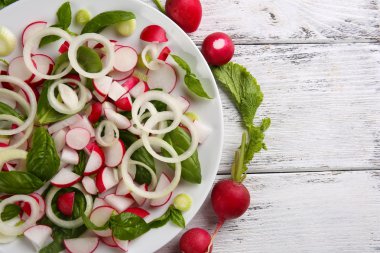 Taze sebze salatası.