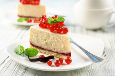 Sofrada böğürtlenli leziz cheesecake.