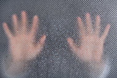 Erkek ıslak cam eller