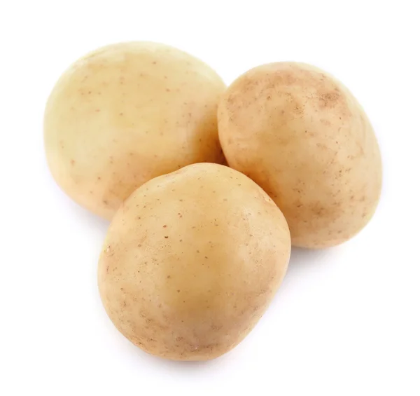Junge Kartoffeln isoliert auf weiß — Stockfoto