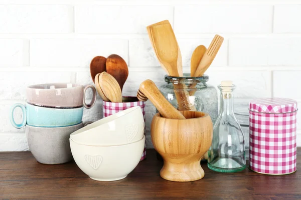 Složení s různými nádobí — Stock fotografie