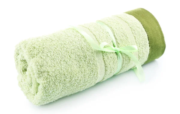 Zwinięte kolorowy ręcznik na białym tle — Zdjęcie stockowe