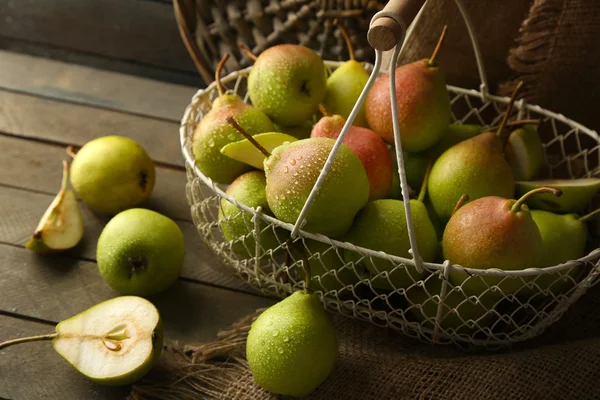 Heap of ripe tasty pears — Stock Photo, Image