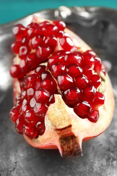 Juicy pomegranate on metal tray — Stock Photo, Image