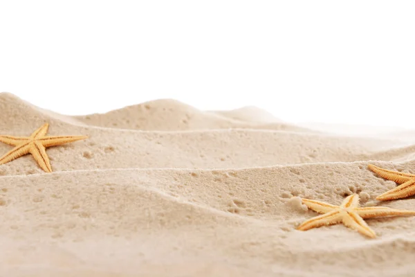 Starfishes på sea sand isolerad på vit — Stockfoto