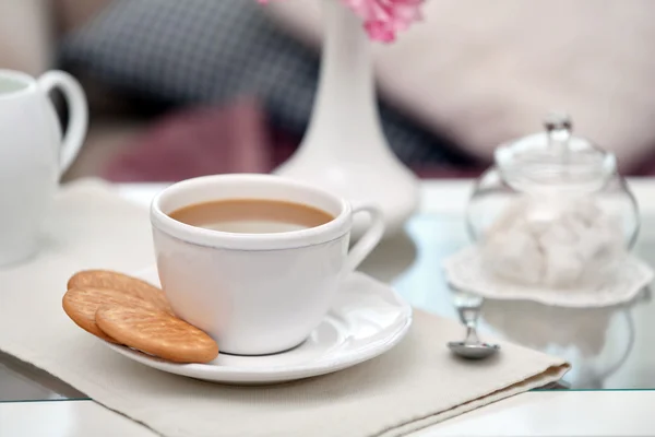 Cup of coffee on table in living room — Stock Photo, Image