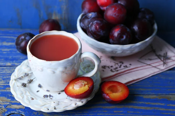 Delicious plum juice with fruits on wooden table close up — Stock Photo, Image