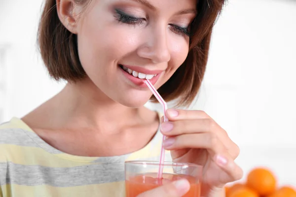 Young woman with juice — Stock Photo, Image