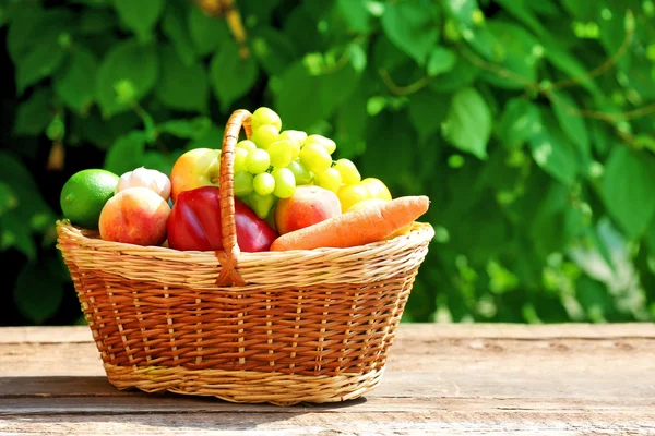 Montão de frutos frescos — Fotografia de Stock
