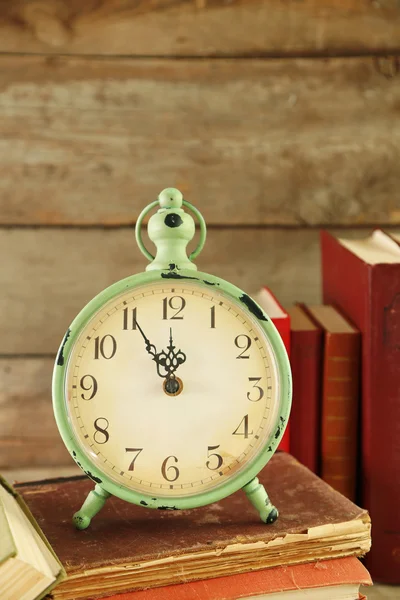 Clock and vintage books — Stock Photo, Image