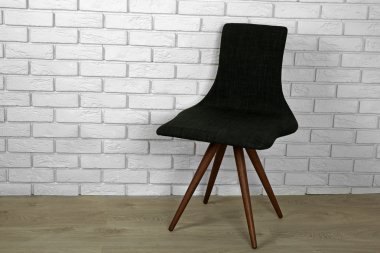 Tuğla duvar modern sandalye