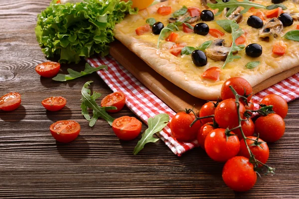 Läcker hemlagad pizza — Stockfoto