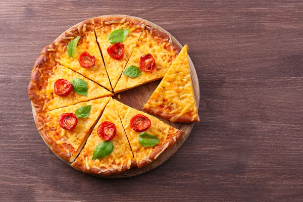 Slices of tasty cheese pizza with basil — Stock Photo, Image