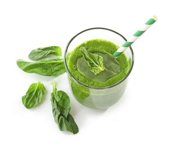Bicchiere di succo di spinaci isolato su bianco — Foto Stock