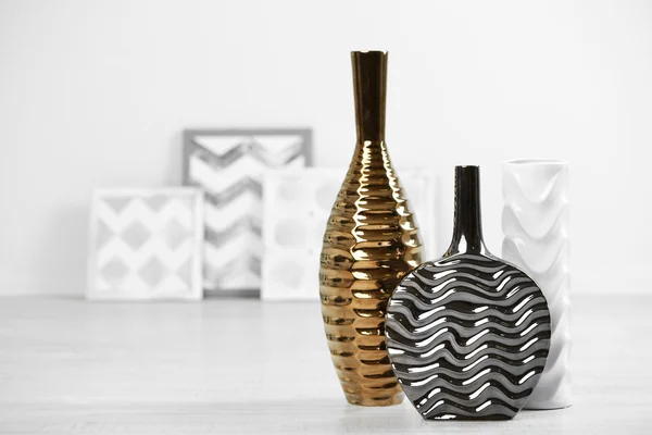 Moderne Vase im Zimmer — Stockfoto