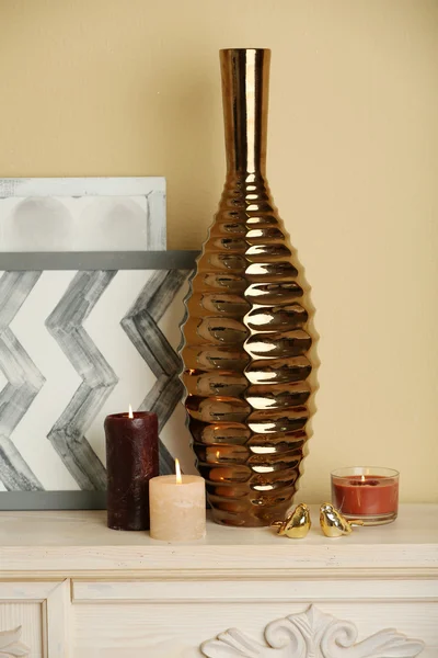 Moderne Vase im Zimmer — Stockfoto